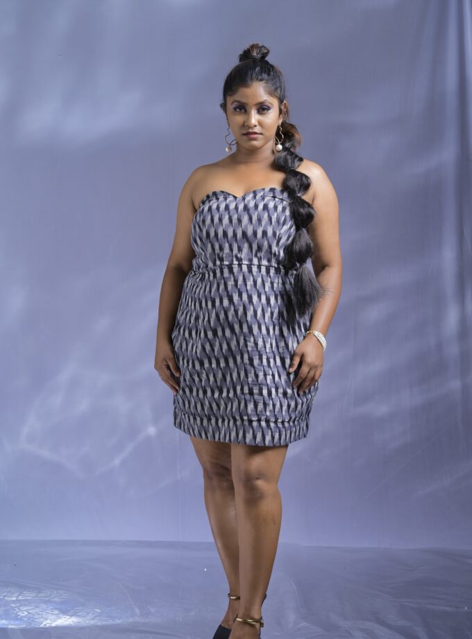 IkkaTri - The Strapless Dress