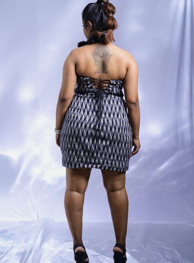 IkkaTri - The Strapless Dress